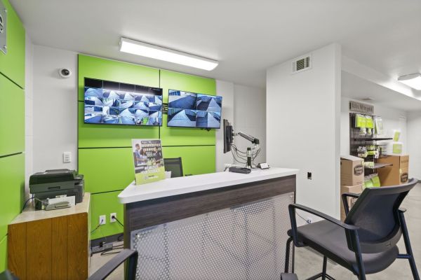 Extra Space Storage - 6748 - Riverside - Box Springs Blvd - 6590 Box Springs Boulevard
