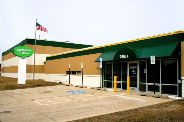 Extra Space Storage - 6687 - Des Plaines - Busse Hwy - 1800 Busse Highway