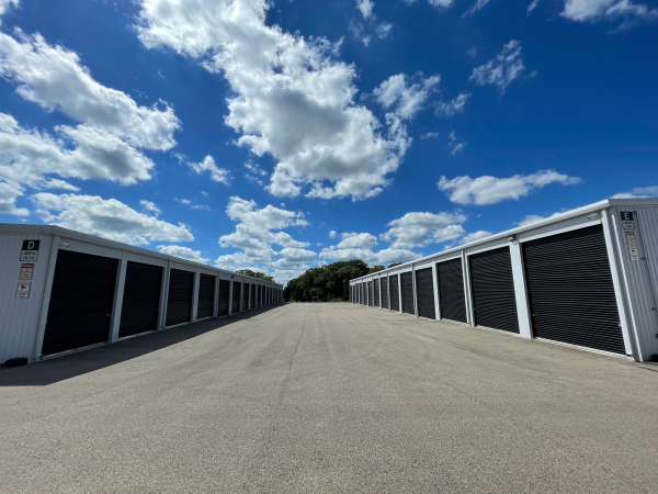 Outrig Storage - Lake County - 32550 North US Highway 12