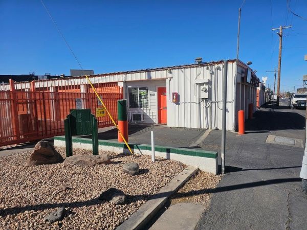 Extra Space Storage - 6728 - Henderson - Athol Ave - 1601 Athol Avenue