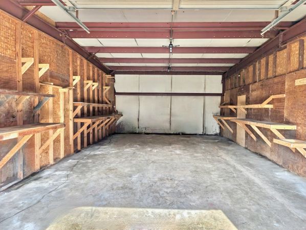 Tupelo Bay Garages - East President Street
