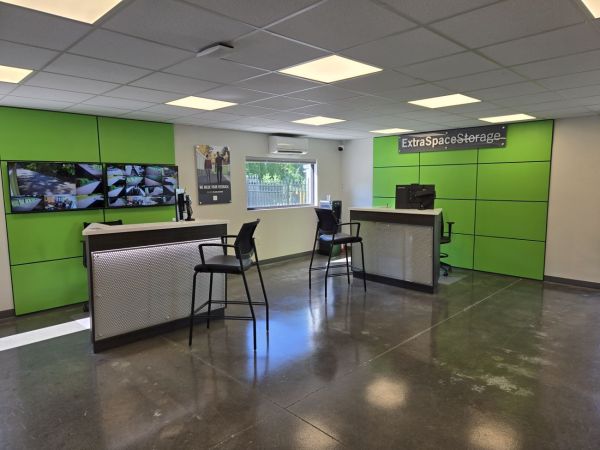 Extra Space Storage - 2091 - Middleboro - Everett St - 204 Everett Street