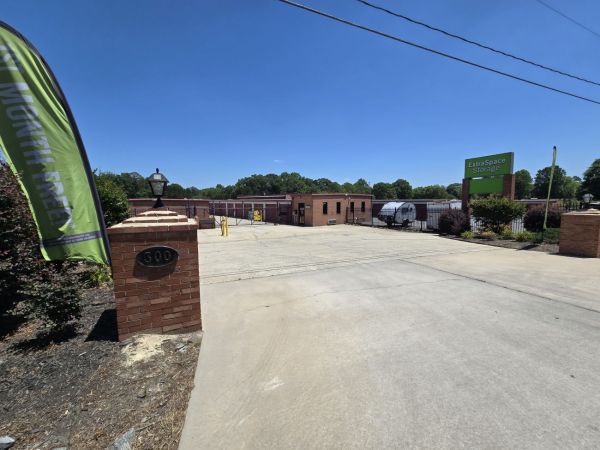 Extra Space Storage - 6823 - Stanfield - 300 NC Hwy 200 N - 300 North Carolina Highway 200
