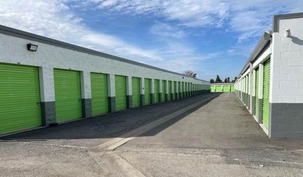 Extra Space Storage - 6862 - Walnut - Fairway Dr - 955 Fairway Drive