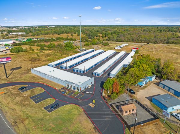 FreeUp Storage Paris - 2405 Northeast Loop 286