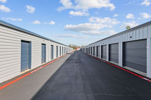 FreeUp Storage Paris - 2405 Northeast Loop 286