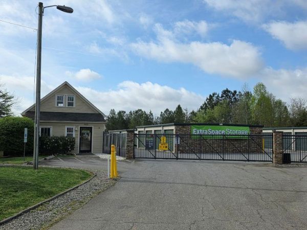 Extra Space Storage - 6822 - Sherrills Ford - Island Point Rd - 8125 Island Point Road