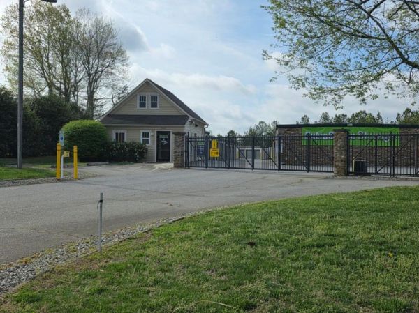 Extra Space Storage - 6822 - Sherrills Ford - Island Point Rd - 8125 Island Point Road