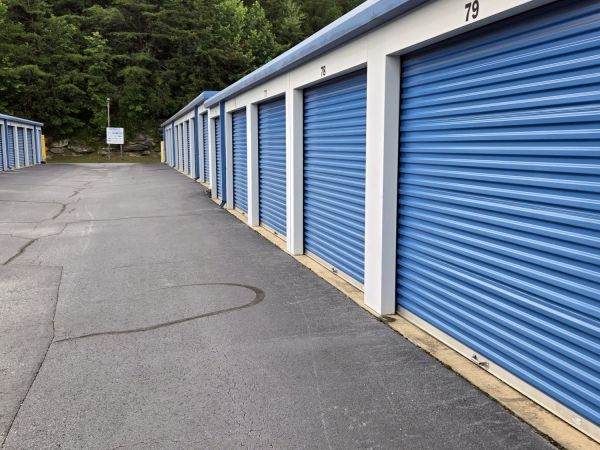 Extra Space Storage - 6807 - Hendersonville - Naples Rd - 450 Naples Road