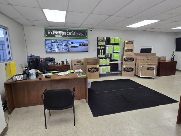 Extra Space Storage - 6811 - Charlotte - Statesville Rd - 7000 Statesville Road