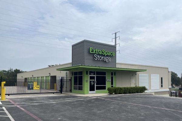 Extra Space Storage - 6876 - San Antonio - Mainland Dr - 7407 Mainland Drive