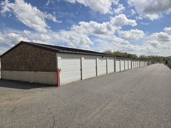 Extra Space Storage - 6821 - Sherrills Ford - 6477 E NC 150 Hwy - 6477 East North Carolina 150 Highway