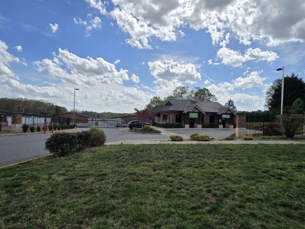 Extra Space Storage - 6821 - Sherrills Ford - 6477 E NC 150 Hwy - 6477 East North Carolina 150 Highway
