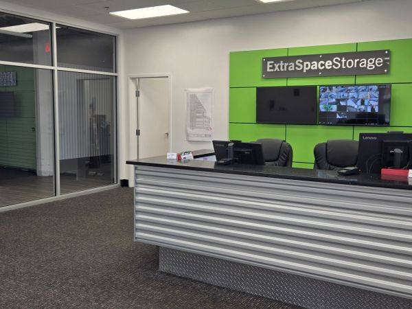 Extra Space Storage - 6874 - Indianapolis - 675 E Washington St - 675 East Washington Street