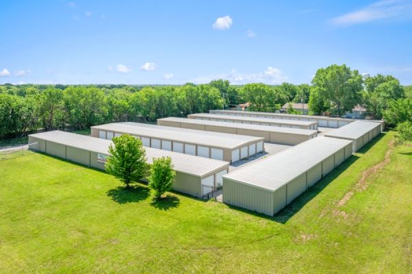 Owl Storage - Rose Hill - Berry - 325 East Berry Avenue