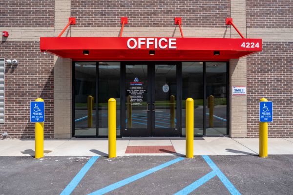 Devon Self Storage - 9196 - Union Blvd - 4222 Union Boulevard