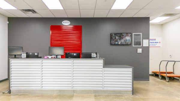 Devon Self Storage - 9702 - 1215 Shelby - 1215 East Shelby Drive