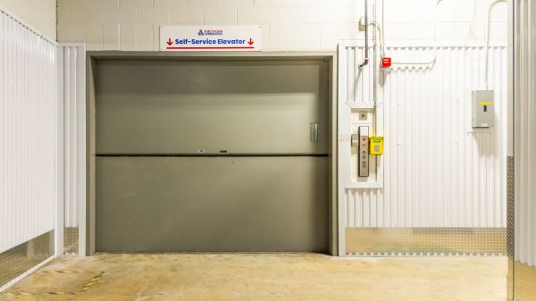 Devon Self Storage - 9702 - 1215 Shelby - 1215 East Shelby Drive