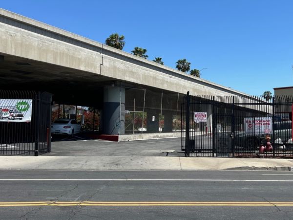 BA Storage - 620 N Heliotrope Dr