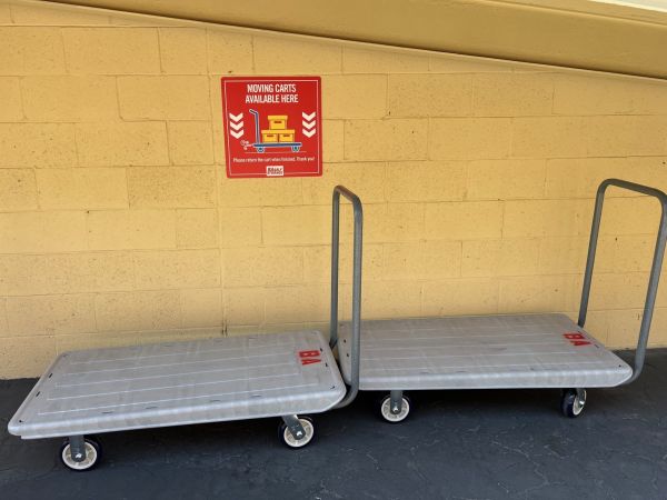 BA Storage - 620 N Heliotrope Dr