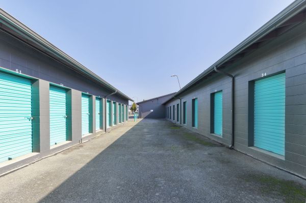 Storwell Storage - H - 497 SE H St