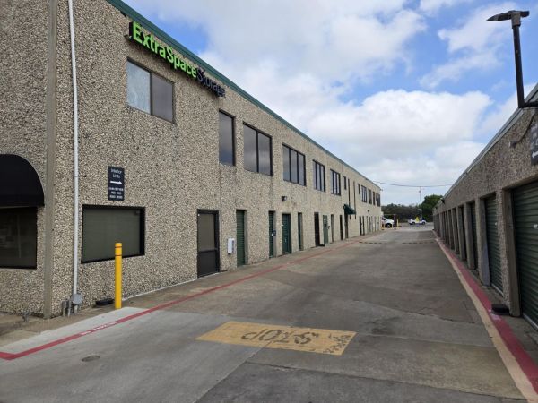 Extra Space Storage - 6761 - Addison - Belt Line Rd - 4015 Belt Line Road
