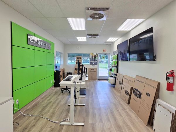 Extra Space Storage - 6760 - Lewisville - N Mill St - 940 North Mill Street