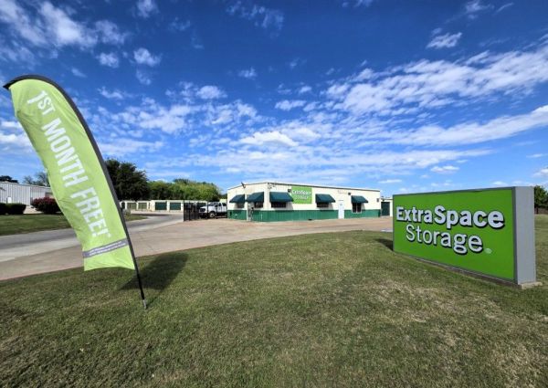 Extra Space Storage - 6760 - Lewisville - N Mill St - 940 North Mill Street
