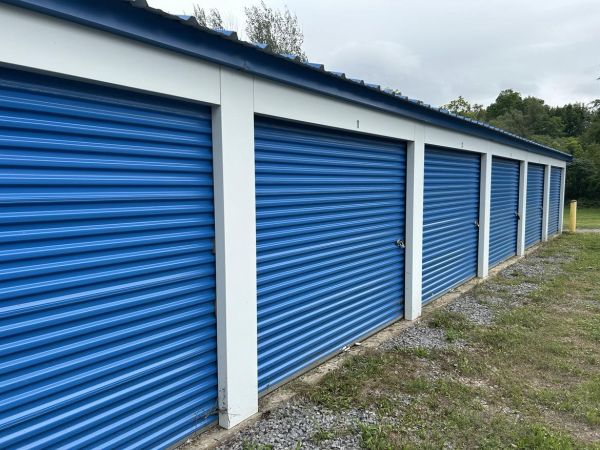 Highway 5 Self Storage - 1841 Auburn Road