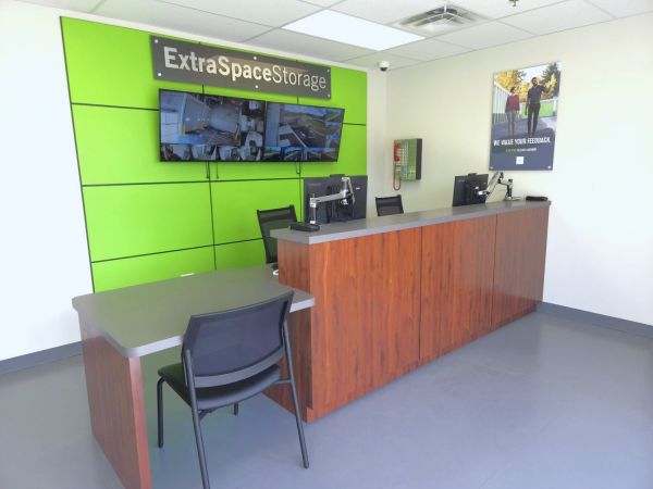Extra Space Storage - 6741 - Buffalo Grove - Lexington Dr - 105 Lexington Drive