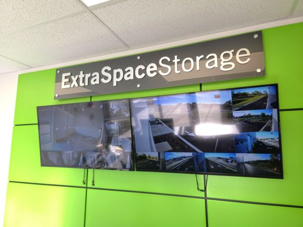 Extra Space Storage - 6741 - Buffalo Grove - Lexington Dr - 105 Lexington Drive