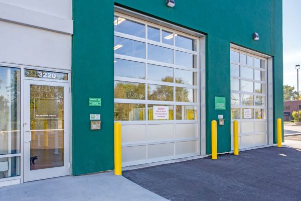 StorageMart - Touhy Ave - 3220 West Touhy Avenue