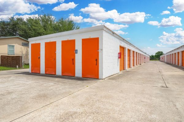 10 Federal Storage - Ave G 1/2 - 3300 Avenue G 1/2
