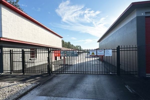 Public Storage - Weeki Wachee - 6400 Oregon Chickadee Rd - 6400 Oregon Chickadee Rd
