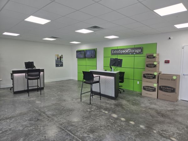 Extra Space Storage - 6115 - Hialeah - 2401 Okeechobee Rd - 2400 West Okeechobee Road