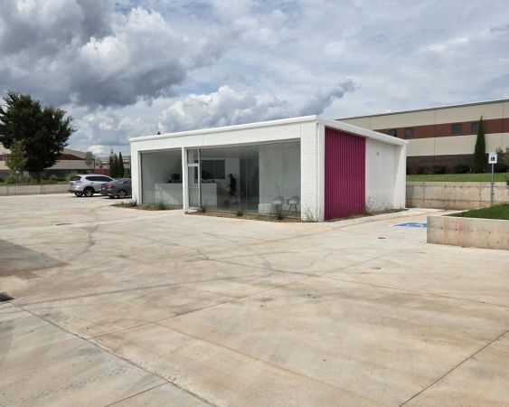 Extra Space Storage - 6967 - Edmond - W 33rd St - 617 West 33rd Street