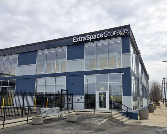 Extra Space Storage - 6946 - Milwaukee - W Burnham St - 4000 West Burnham Street