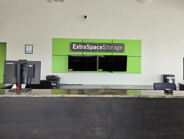 Extra Space Storage - 6946 - Milwaukee - W Burnham St - 4000 West Burnham Street
