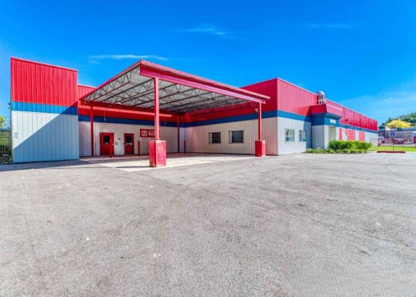 Devon Self Storage - 9285 - Ball Ave - 1236 Ball Avenue Northeast