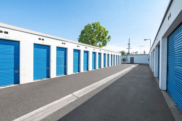 Storage Etc. - Canoga Park - 8111 Deering Avenue