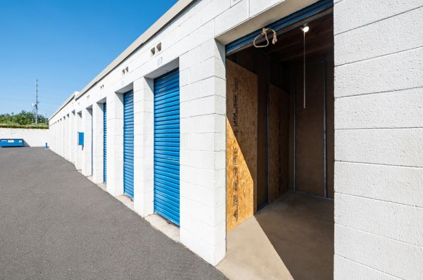 Storage Etc. - Canoga Park - 8111 Deering Avenue