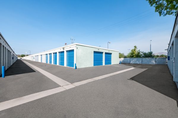 Storage Etc. - Canoga Park - 8111 Deering Avenue