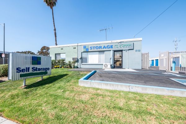 Storage Etc. - Canoga Park - 8111 Deering Avenue