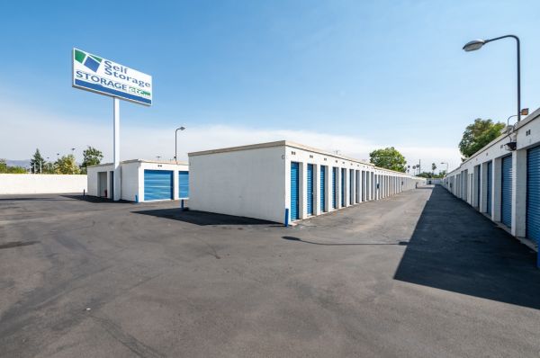 Storage Etc. - Canoga Park - 8111 Deering Avenue