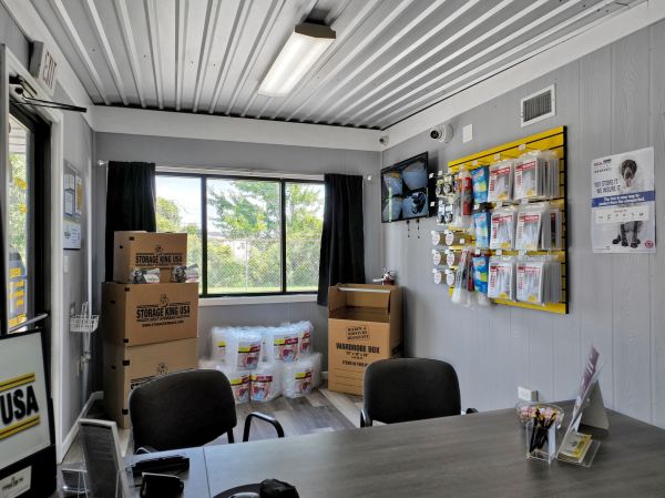 Storage King USA - 119 - Milton, FL - Parkmore Plaza - 4646 Parkmore Plaza Drive