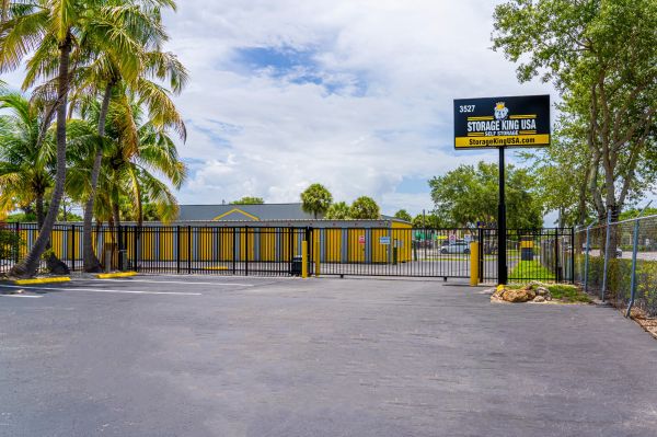 Storage King USA - 166 - Naples, FL. - 3527 Radio Road - 3527 Radio Road