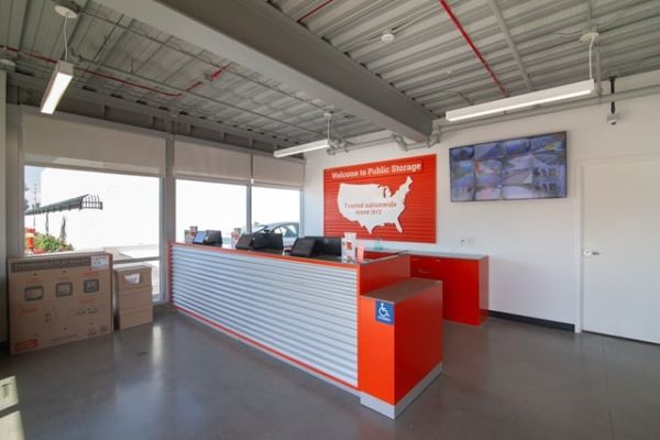 Public Storage - Van Nuys - 7660 Balboa Blvd - 7660 Balboa Blvd