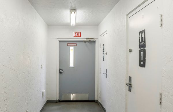 Storage King USA - 053 - Sarasota, FL - S. Tamiami Trl - 6720 South Tamiami Trail