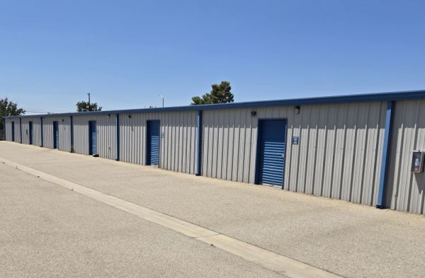 Extra Space Storage - 5012 - Lancaster - E Avenue L8 - East Avenue H10