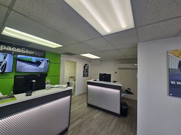 Extra Space Storage - 5011 - Lancaster - Challenger Way - 42133 Challenger Way